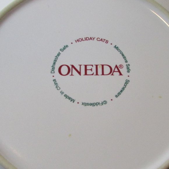 set of 4 Oneida Holiday Cat Plates black white kitty winter outfits Christmas - Picture 7 of 7